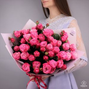 Букет из 15 кустовых роз "Леди Бомбастик"