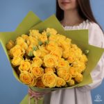 Букет из 15 кустовых роз 