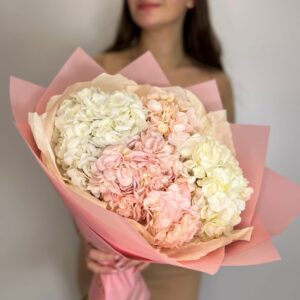 Букет из 5 гортензий